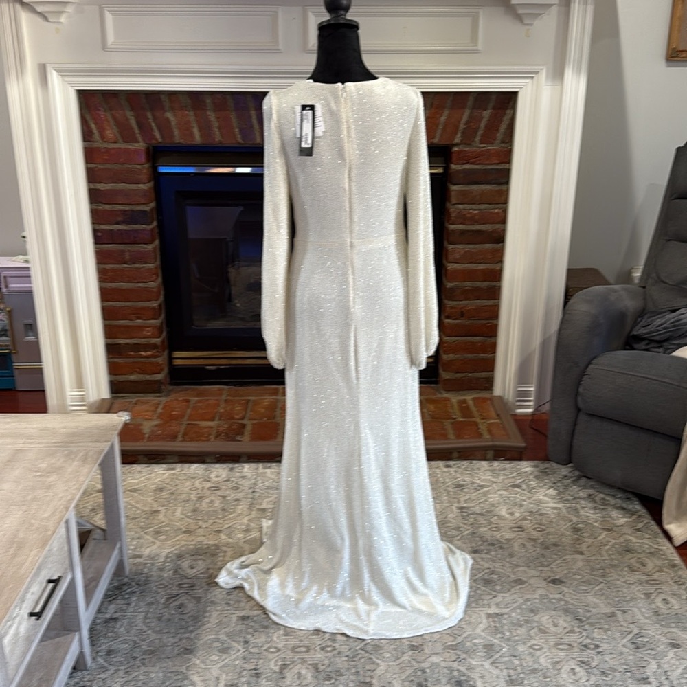 Elegant White Long Sleeve Dress - Picture 3 of 10